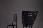这款椅子是瑞典斯德哥尔摩的家居设计工作室 FÄRG & BLANCHE设计的。加入了新的感官元素，以一位法国工程师设计的蝙蝠形飞机为灵感，这款座椅将翅膀作为它的新衣，前卫与复古并存。（实习编辑卢雪花）