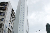 2010年5月23日，海南海口，海口最牛微型楼“薄薄楼”。