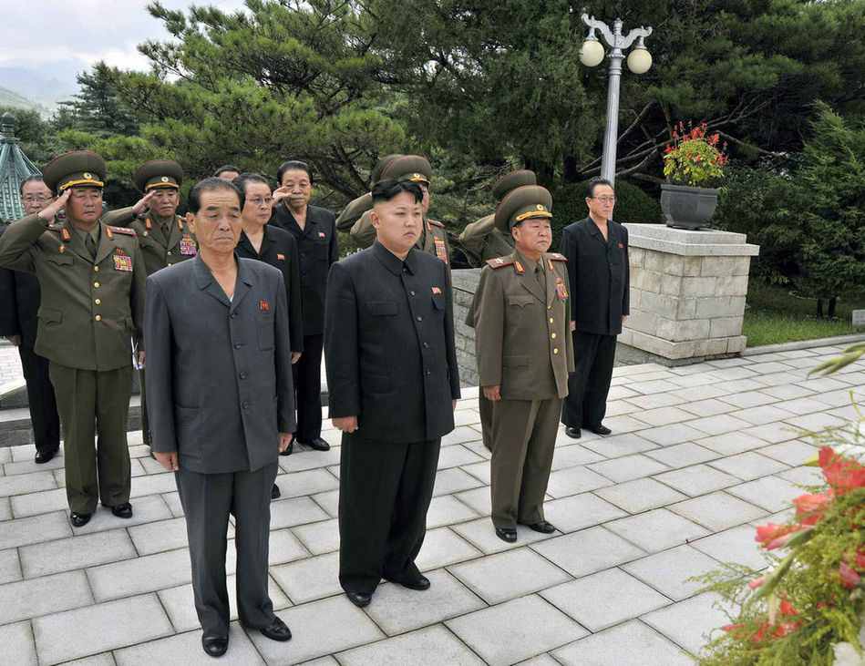 金正恩凭吊毛岸英等志愿军烈士 - 蜜蜂 - 天下人间乐园 金正恩凭吊毛岸英等志愿军烈士 - 蜜蜂 - 天下人间乐园