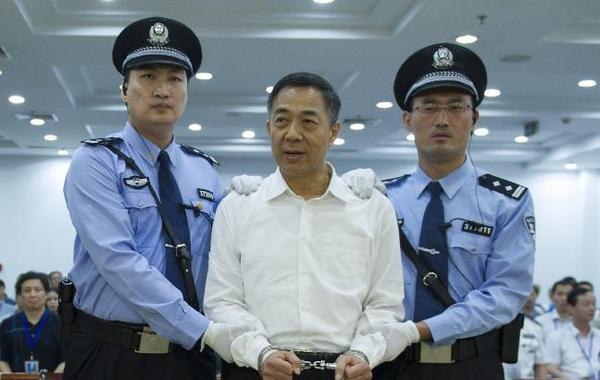 薄锡来的幕后是谁