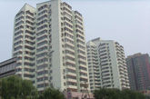 作为北京房地产市场上最早的大型商品房住宅小区，方庄开启了北京商品房热卖的先河，而名人效应和部委领导的进驻也带来了更多的购买力。