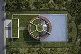 西班牙建筑师Luis de Garrido为阿根廷足球巨星里奥·梅西（Lionel Messi ）设计的一幢足球外形的生态住宅。该项目位于巴塞罗那北部36公里处的 Llavaneres Sant Andreu地区，这幢圆形双层建筑由三层木制甲板环绕，楼顶铺有草坪。中心处设六角形，从各角延伸出墙壁线条，使其在空中俯瞰时酷似足球。地面由草坪庭院和泳池一分为二，卵石路引入住宅底层。
