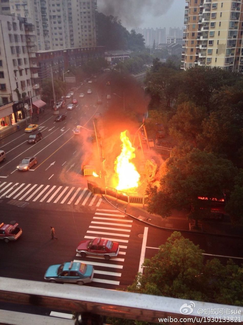 2013年11月25日《温州市区一工地煤气管道爆炸》