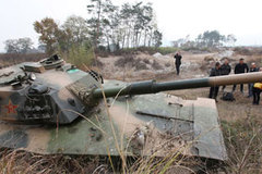 浙江土豪20万买来退役63A坦克