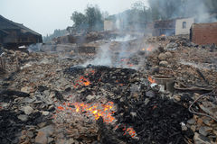 湖南老太烧火取暖致20房焚毁1人亡