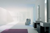 来自意大利家居设计公司Flaminia的最新浴室系列。宽广的空间和简约新奇的布局使其尽露奢华和未来感，丰富的主题和功能性出乎浴室在人们心目中的单一印象，看似简单点缀却浑然一体的模拟空间环境，为其带来超越室内的一面。（实习编辑：李黎星）
