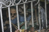 菲律宾诺特墓地的穷人们。（实习编辑李丹）