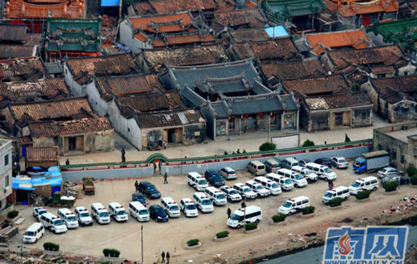 12月28日,广东省出动上千警力,警犬及数架直升机围剿陆丰市甲西镇博社