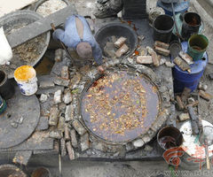 厂主养猪场偷炼泔水油卖钱