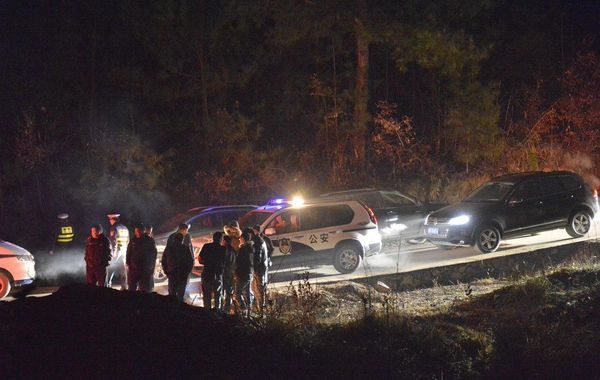 1��13�գ����ߴӹ���ʡ�����칫����Ϥ��1��13��14ʱ40����������ʡǭ�����ݿ�������������ɽ��һɽ���Ϸ���һ��ը�¼�������ȷ��ϵ�Ĳ��㣬���14��������7�����ˡ��������䶨λ���°�����