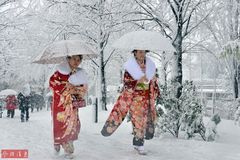 日本多地举行“成人节”仪式