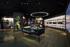 日本Nike旗舰店炫酷登场 人字拼花地板打造室内球场