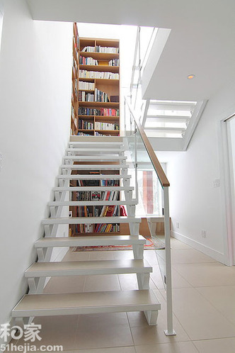 温馨复式楼梯间改书房 18个创意挖掘空间大潜能 