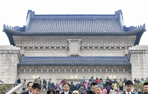 2月12日，南京，台湾陆委会主委王郁琦赴中山陵谒陵。