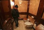 乌克兰被免总统豪宅曝光 厕所双马桶带镀金部件