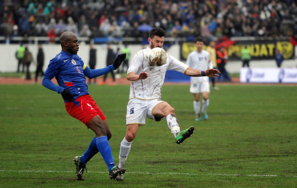 科索沃历史首场国际足球赛 足球让战争走开