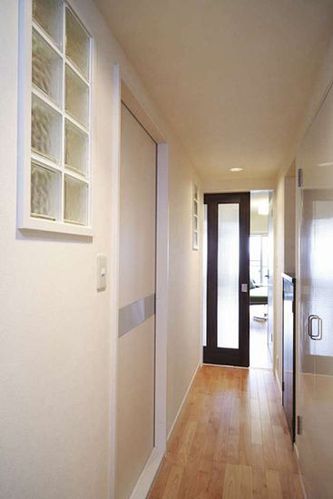 木地板散发自然气息 日本30年老房变身现代简约家