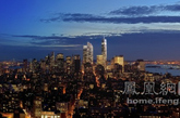 这栋位于纽约市中心的摩天大楼可以看穿纽约全城景色，看成当地楼王。（凤凰家居编译）