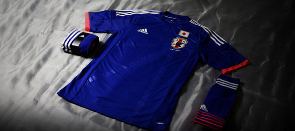 日本队发布2014世界杯新款球衣 疑似军旗标志