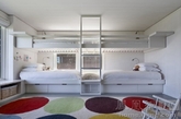 双层床充分利用垂直空间,并比两张单人床更好地利用面积。（实习编辑：胡嘉怡）