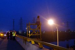 芜湖一女子和丈夫吵架后欲轻生