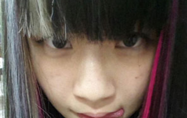 马年春晚,小彩旗化身“时间女”在舞台上连续旋转4个小时,“转这么久太残忍”、“零点没给小彩旗镜头”等话题都引发观众热议。近日,小彩旗接受京华时报记者专访,对于专家说她旋转不晕有“技巧”,小彩旗澄清说所谓的技巧不存在,转多久确实都不晕,“极限”只在体力上。对于网友曝出的一些争议,15岁的她心态淡定得超乎年龄,她说:“大家说够了,自然会停下来,每个人看事物角度不一样,所以不可能都