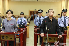 贵州原交通厅厅长与情人一同受审