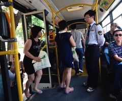 北京85万名志愿者上街巡逻