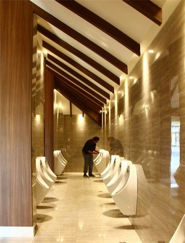 新疆超豪华公厕装修如宫殿 耗资200多万免费使用 
