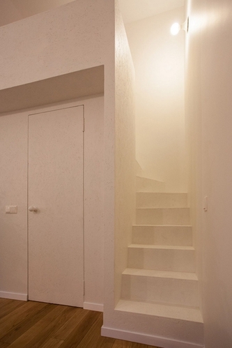 立陶宛24平米微公寓 白色墙壁与橡木地板的个性之家