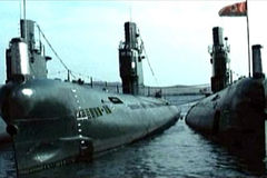 朝鲜罕见曝光潜艇基地画面