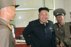 金正恩到部队食堂视察