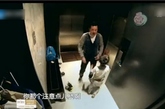 从这张图可以看出，王中磊家是高大上的电梯直接入户。小编从未去过这种电梯直接入户的房子，所以只好看图发呆。（实习编辑：石君兰）
