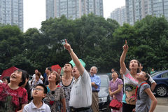 男子徒手爬至27楼