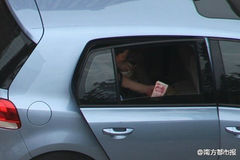 村民偷拍县长收礼 18天后被捕