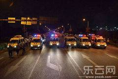 200余交警深夜围堵“飙车党”