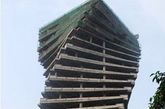 “麻花”：位于厦门岛东边的瑞华高科技研发中心大楼，因其造型奇特盘旋而升，被路人戏称“拧麻花大楼”。