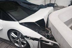 泊车员撞坏兰博基尼遭索赔200万元