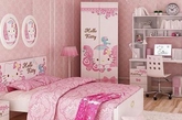 小户型儿童房的装修案例借鉴，女孩子都喜欢的粉色调，HelloKitty的调调，面积虽然不大，但是家具等东西一应俱全。（实习编辑：温存）