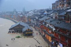 湖南凤凰古城因暴雨被淹