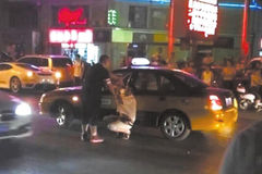 法拉利车主暴打的哥