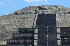 安倍妻子为墨西哥总统夫妇拍照