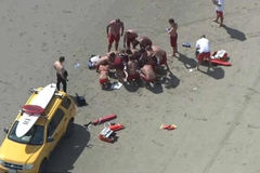 洛杉矶一沙滩14人遭雷击1人遇难