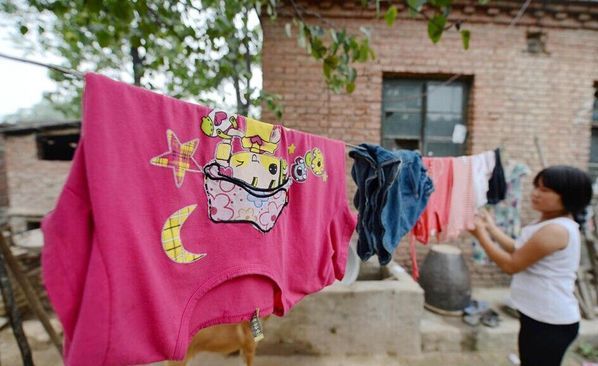 <em>11岁</em>小学<em>女生</em>撑起一个家 长大想当医生_教育频