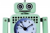 机器人外观闹钟叫孩子准时起床上学。（实习编辑：石君兰）
