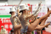2012年5月26日，一俄罗斯舞蹈团体在江苏省南通市第53届房交会上表演特色舞蹈。
