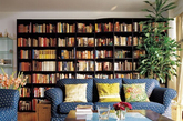 图为作家虹影的书房，以知性的蓝色点缀空间，有古香古色的韵味。（实习编辑：辛莉惠）