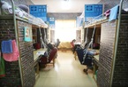 江西4名女大学生凑千元装修复古宿舍 特色吊椅很拉风