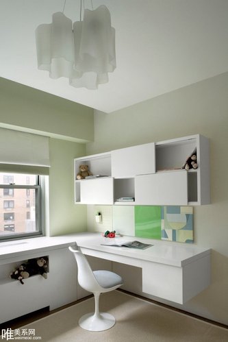 空间合理利用 卧室里书房书桌一角设计