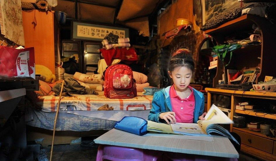 <em>10岁女孩</em> 马路灯下练芭蕾_<em>教育</em>频道_凤凰网